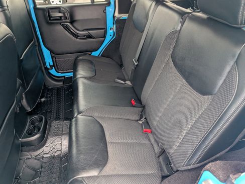 Used 2017 Jeep Wrangler Unlimited Sahara image 21