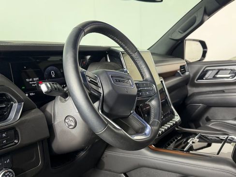 Used 2025 GMC Yukon Denali RWD image 20