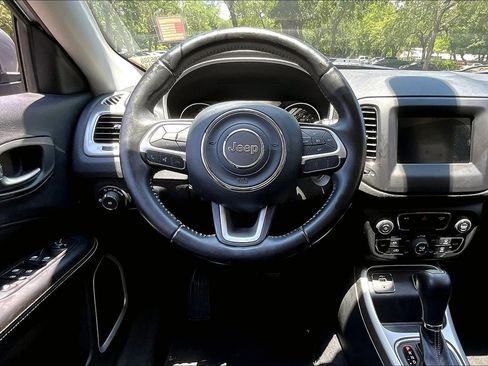 Used 2019 Jeep Compass Latitude w/ Popular Equipment Group FWD image 8