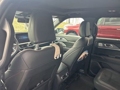 Used 2025 Ford Explorer ST image 10