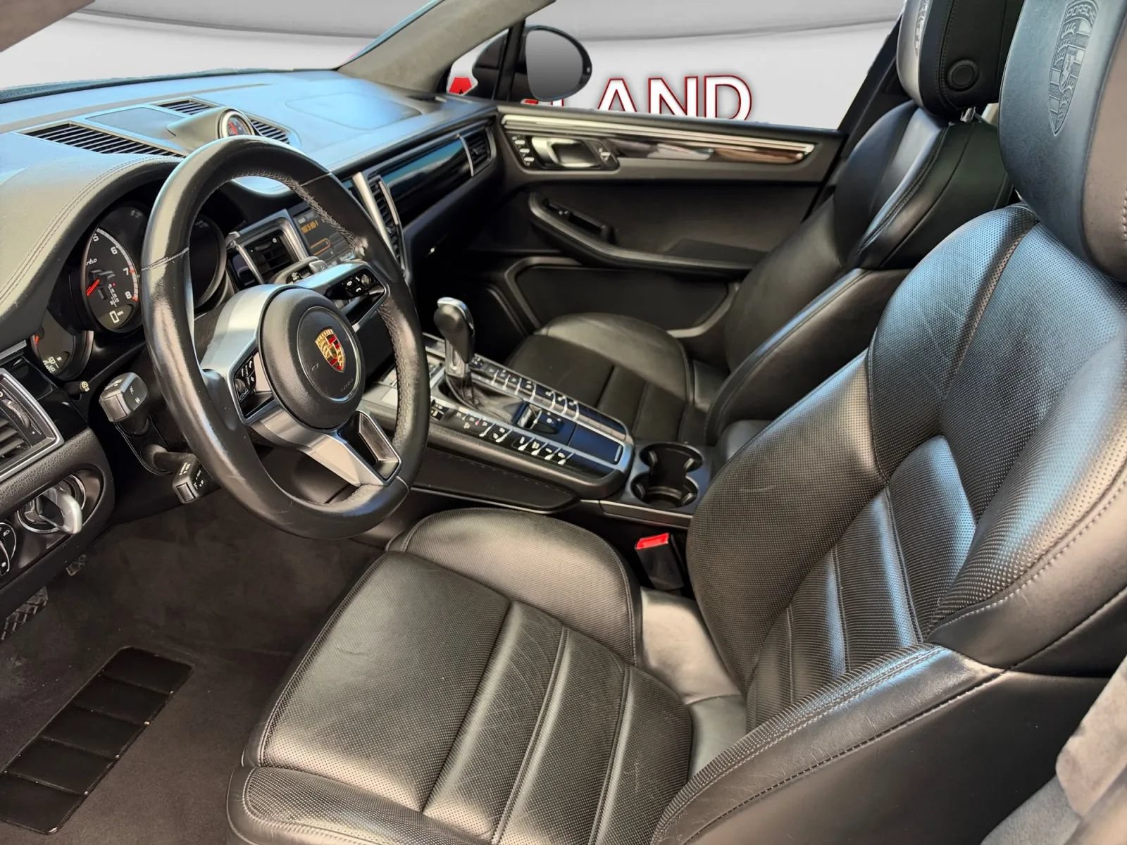 Used 2015 Porsche Macan Turbo AWD/4WD image 12