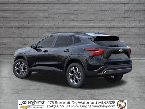 New 2026 Chevrolet Trax LT w/ Driver Confidence Package FWD image 3