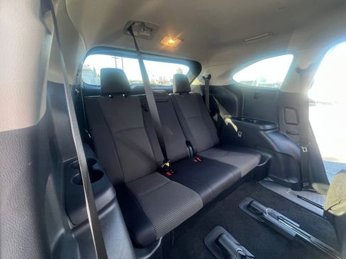Used 2025 Toyota Highlander LE image 30