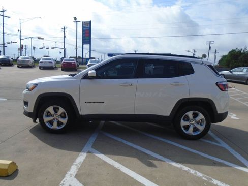 Used 2018 Jeep Compass Latitude w/ Popular Equipment Group FWD image 4