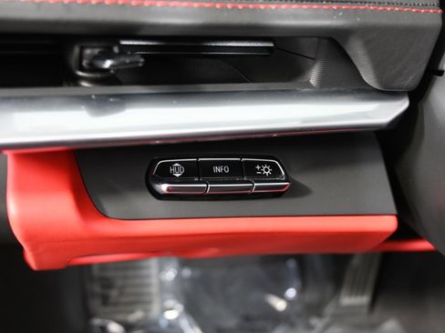 Used 2022 Chevrolet Corvette Stingray Premium Conv w/ Z51 Performance Package image 31