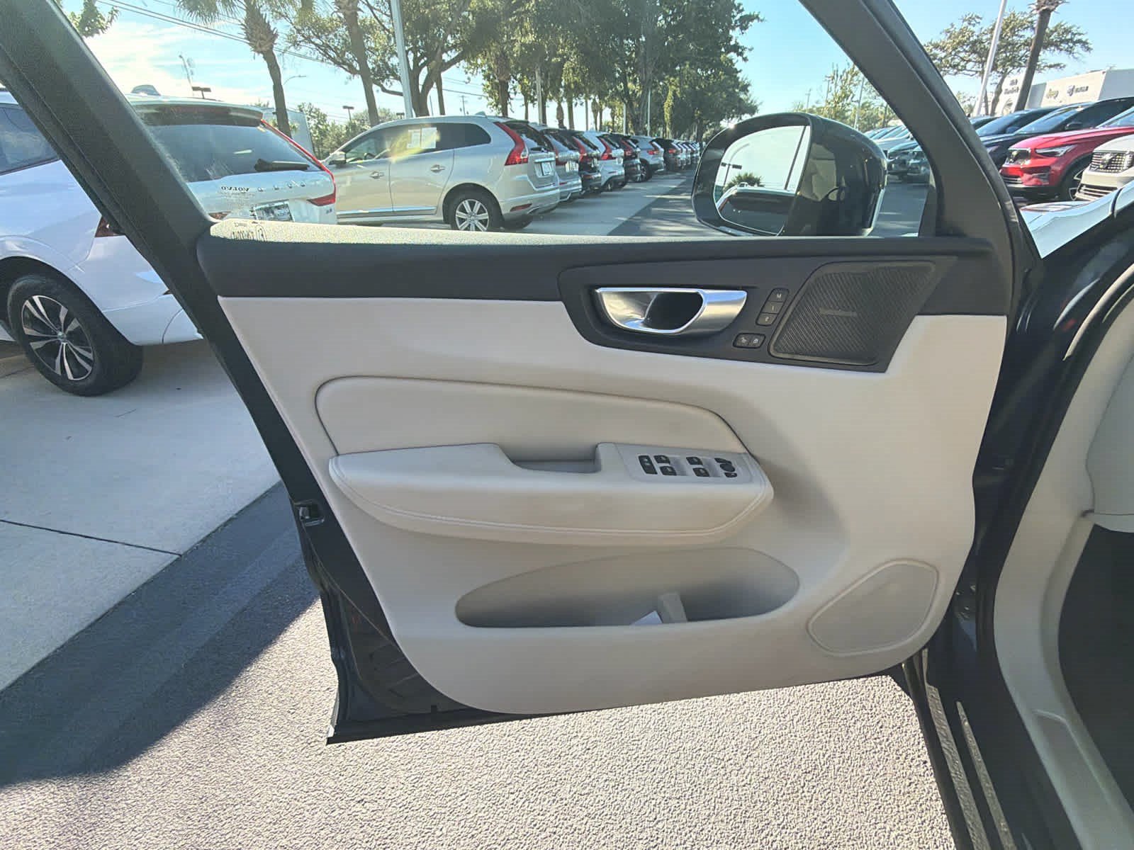 Used 2024 Volvo XC60 T8 Plus w/ Protection Package Premier AWD/4WD image 23