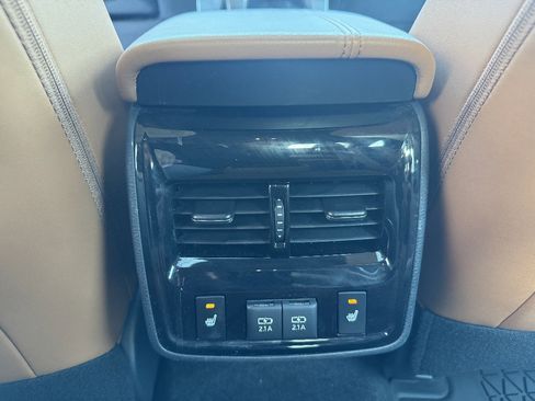 Used 2019 Toyota Avalon Limited FWD image 25