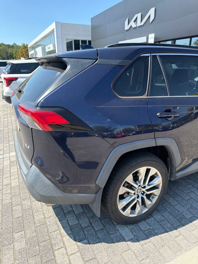 Used 2019 Toyota RAV4 XLE Premium FWD image 8