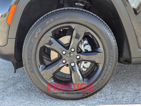 Used 2023 Jeep Grand Cherokee Altitude AWD/4WD image 36