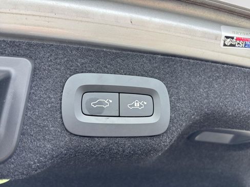Used 2018 Volvo S90 T5 Momentum w/ Convenience Package FWD image 45