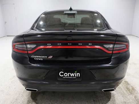 Used 2018 Dodge Charger GT image 3