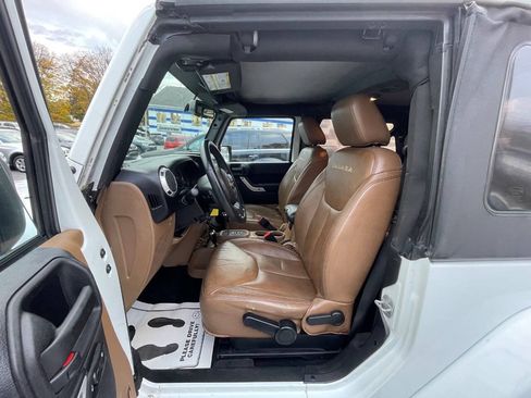 Used 2014 Jeep Wrangler Sahara w/ Connectivity Group AWD/4WD image 10