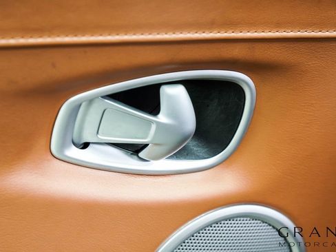 Used 2021 Aston Martin V8 Vantage Roadster RWD image 44