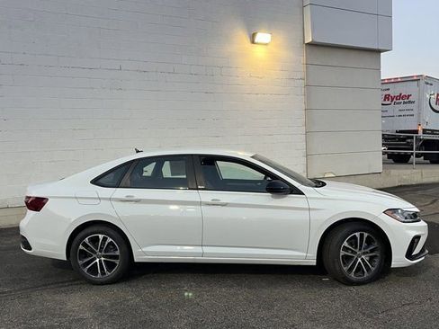 Used 2025 Volkswagen Jetta Sport image 5