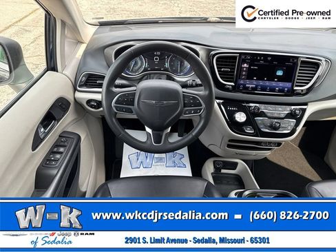 Certified 2023 Chrysler Pacifica Touring-L FWD image 46