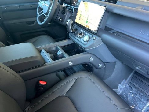 New 2026 Land Rover Defender 110 X-Dynamic SE AWD/4WD image 30