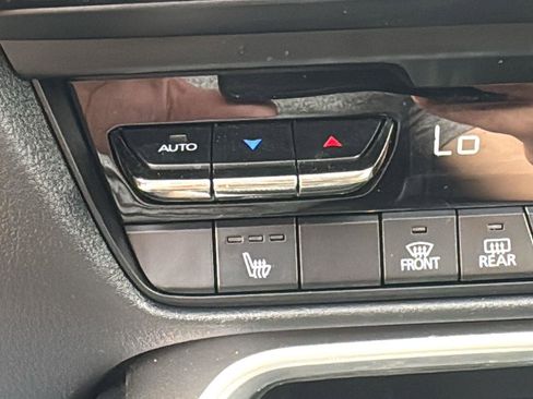Used 2024 MAZDA CX-90 Plug-In Hybrid w/ Preferred AWD/4WD image 18