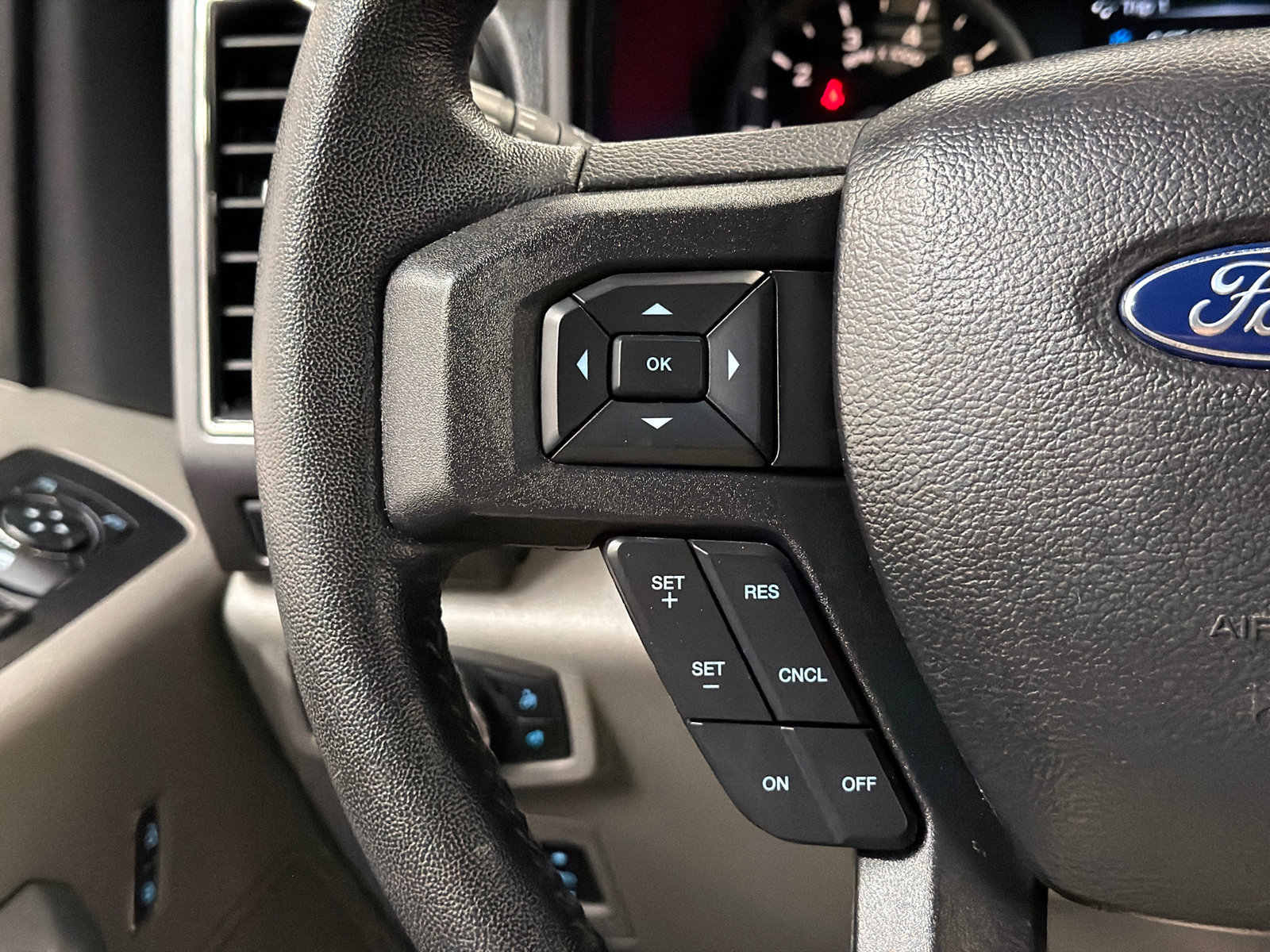 Used 2019 Ford F150 XLT w/ Equipment Group 302A Luxury AWD/4WD image 22