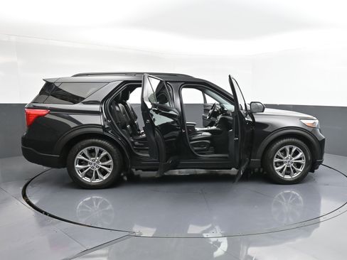 Used 2021 Ford Explorer XLT w/ Equipment Group 202A RWD image 42