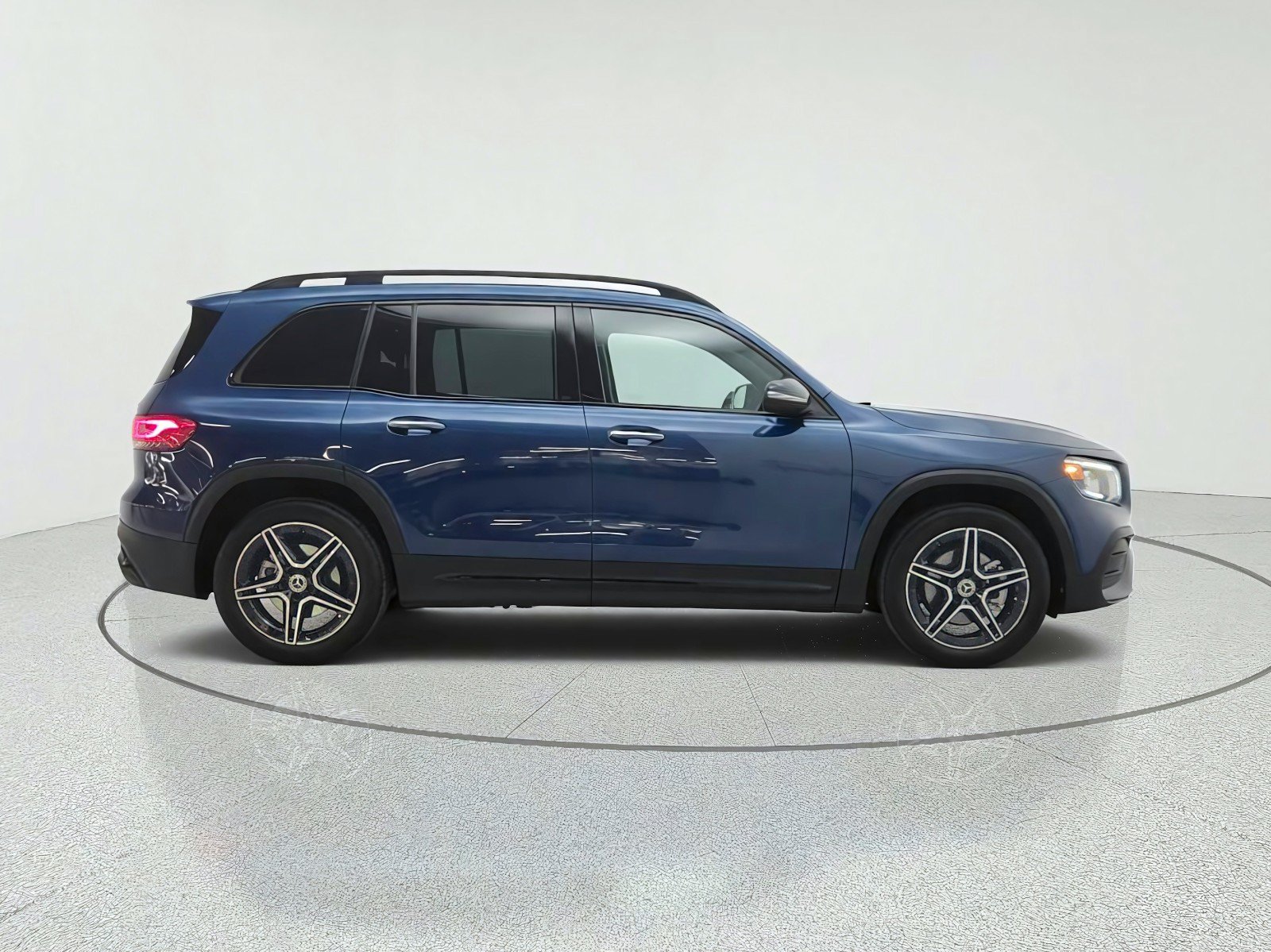 Used 2022 Mercedes-Benz GLB 250 4MATIC image 4