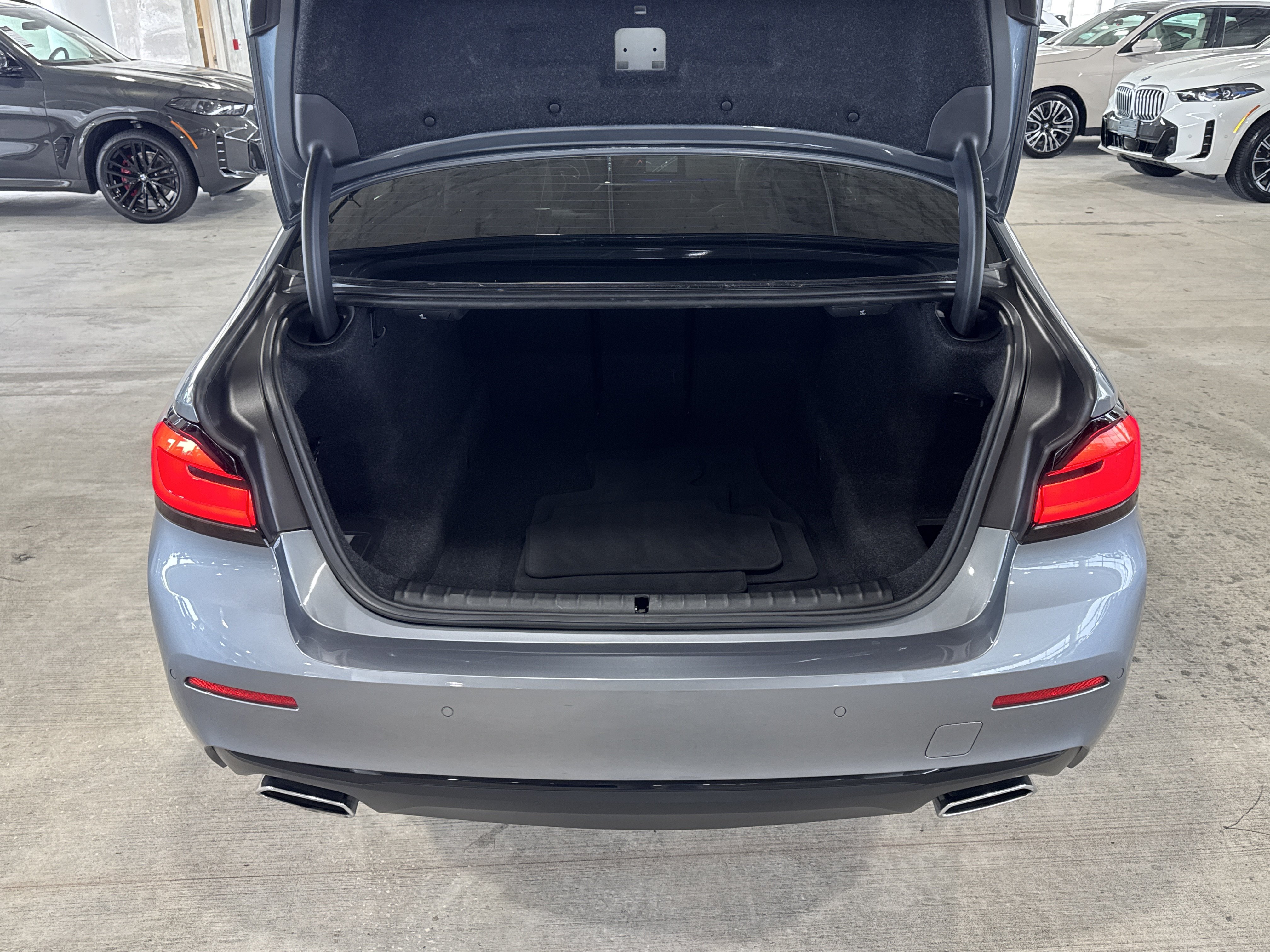 Used 2022 BMW 530i w/ Premium Package RWD image 13