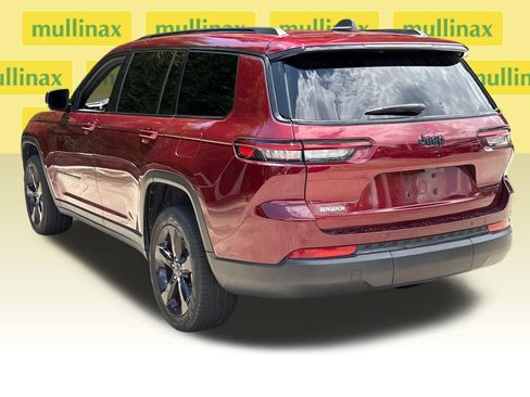 Used 2024 Jeep Grand Cherokee L Limited w/ Black Appearance Package RWD image 9