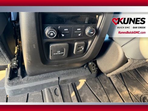 Used 2022 Buick Enclave Premium w/ LPO, Touring Package image 9