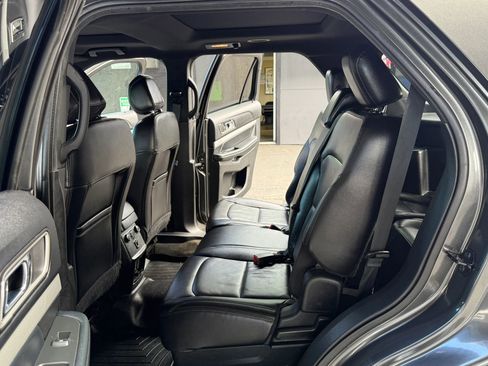 Used 2017 Ford Explorer XLT w/ Equipment Group 202A image 13