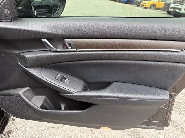 Used 2018 Honda Accord Touring image 24