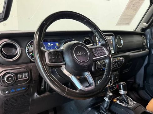 Used 2022 Jeep Wrangler Unlimited Sahara w/ Cold Weather Group AWD/4WD image 15