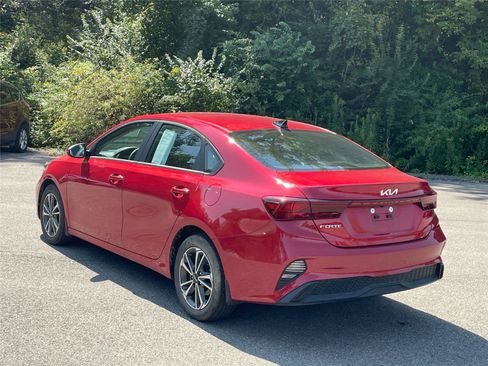Used 2023 Kia Forte LXS w/ LXS Technology Package FWD image 3