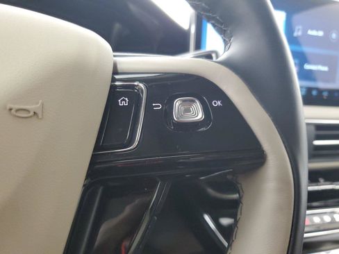 Used 2026 Lincoln Corsair Reserve w/ Rear Removable Package Tray FWD image 25