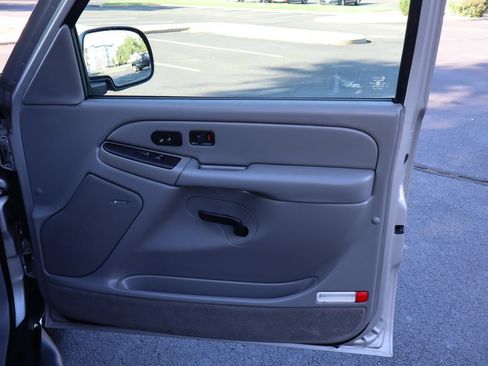 Used 2005 GMC Yukon SLT w/ SLT Preferred Equipment Group AWD/4WD image 28