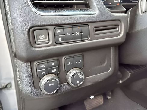 Used 2024 Chevrolet Tahoe LT AWD/4WD image 22
