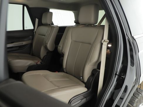Used 2021 Ford Expedition XLT RWD image 15
