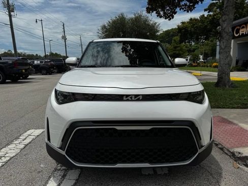 Used 2025 Kia Soul LX w/ LX Technology Package FWD image 3