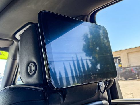 Certified 2021 Cadillac Escalade ESV Premium Luxury w/ Driver Assist Tech Package AWD/4WD image 23