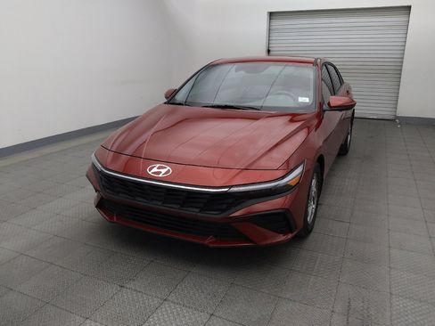 Used 2025 Hyundai Elantra SE FWD image 15