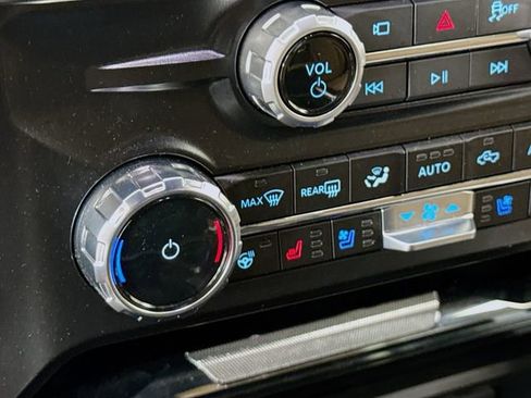 Used 2025 Ford F250 Lariat image 21