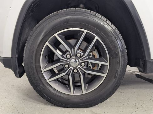 Used 2017 Jeep Grand Cherokee Limited AWD/4WD image 9