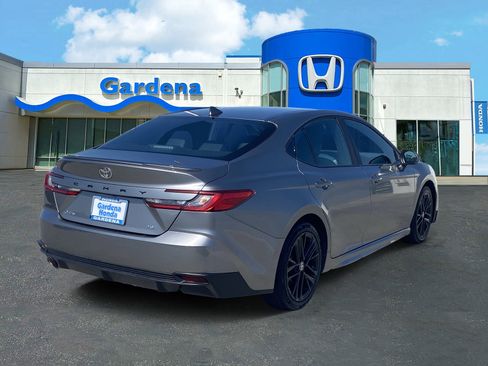 Used 2025 Toyota Camry SE FWD image 6