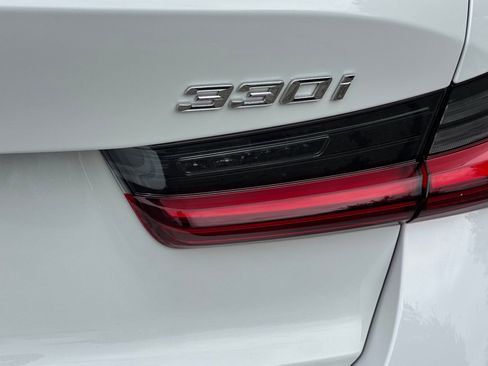 Used 2025 BMW 330i Sedan w/ Premium Package image 38