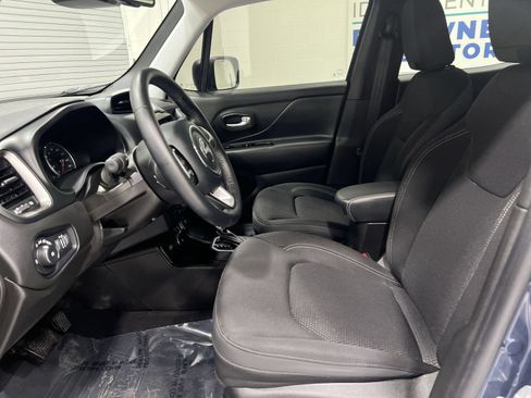 Used 2023 Jeep Renegade Latitude w/ Premium Group AWD/4WD image 11