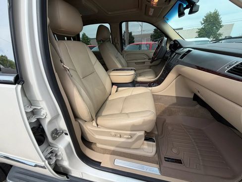 Used 2013 Cadillac Escalade Luxury AWD/4WD image 29