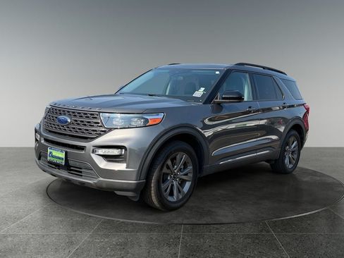 Used 2023 Ford Explorer XLT w/ Equipment Group 202A AWD/4WD image 3
