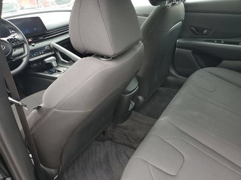 Used 2025 Hyundai Elantra SEL FWD image 13