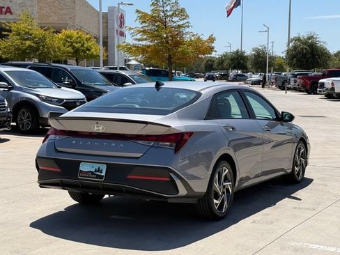 Used 2025 Hyundai Elantra Sport FWD image 6