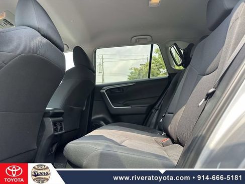 Used 2019 Toyota RAV4 LE w/ Carpet Mat Package AWD/4WD image 16