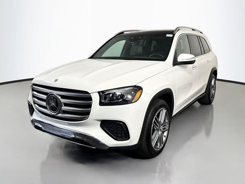 Used 2025 Mercedes-Benz GLS 450 4MATIC image 4