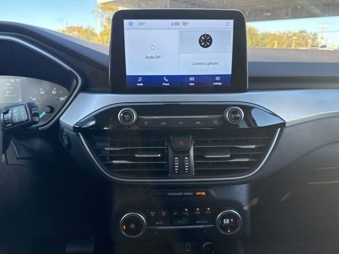 Certified 2020 Ford Escape SE image 9